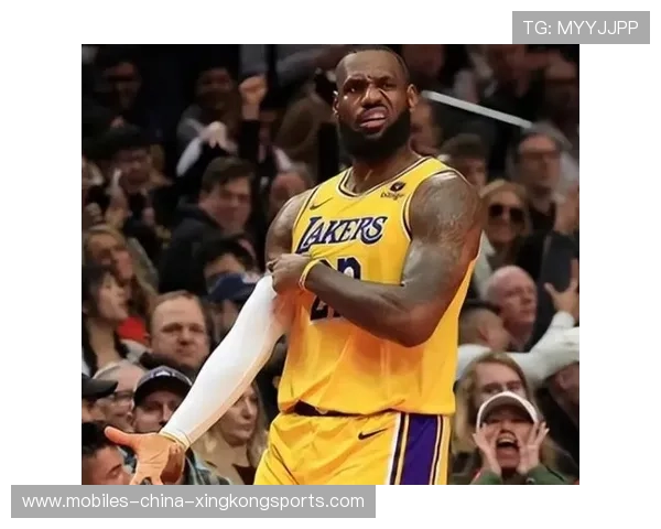 詹姆斯突破连得关键分,湖人主场胜利在望